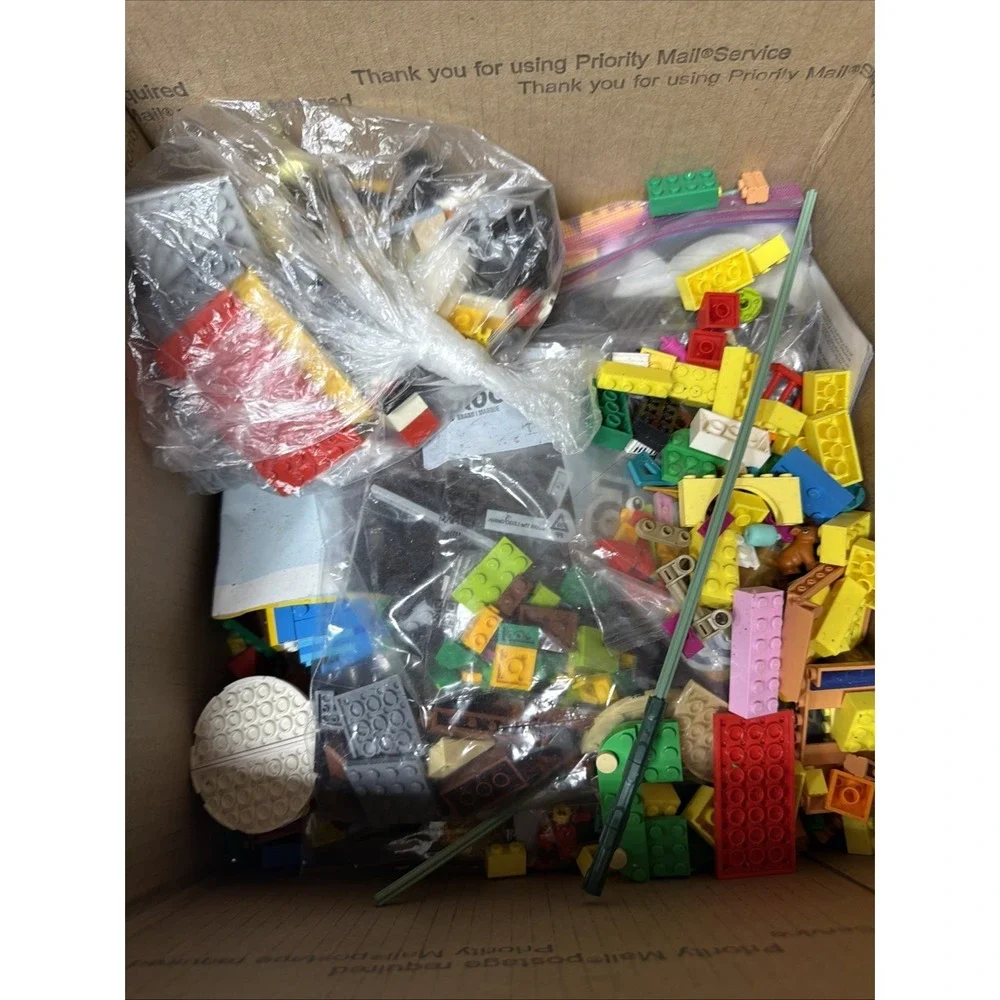 Legos 7.5lbs Some Small Sets In Box And Booklets - Picture 4 of 5